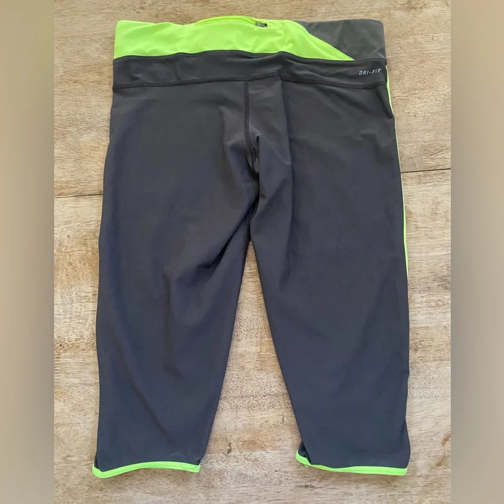 Nike Dri Fit Women’s‎ Sz L Dk Gray Capri Athletic Running Leggings - Picture 4 of 13